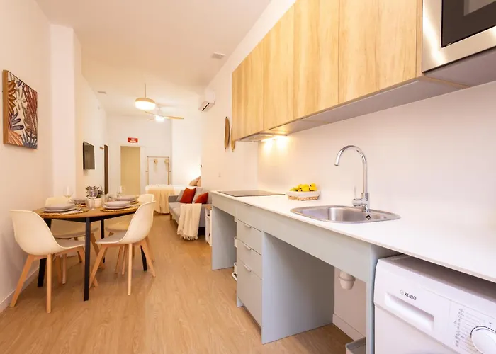 Apartman Florit Flats - The Maritim Metro Station Valencia