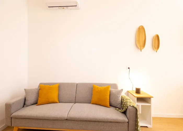 Florit Flats - The Maritim Metro Station Suites