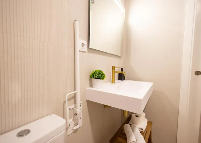 Florit Flats - The Maritim Metro Station Suites