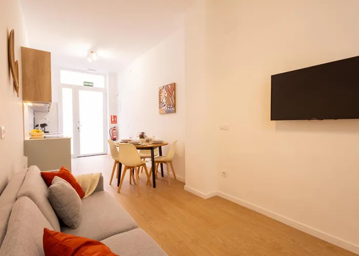 Florit Flats - The Maritim Metro Station Suites *