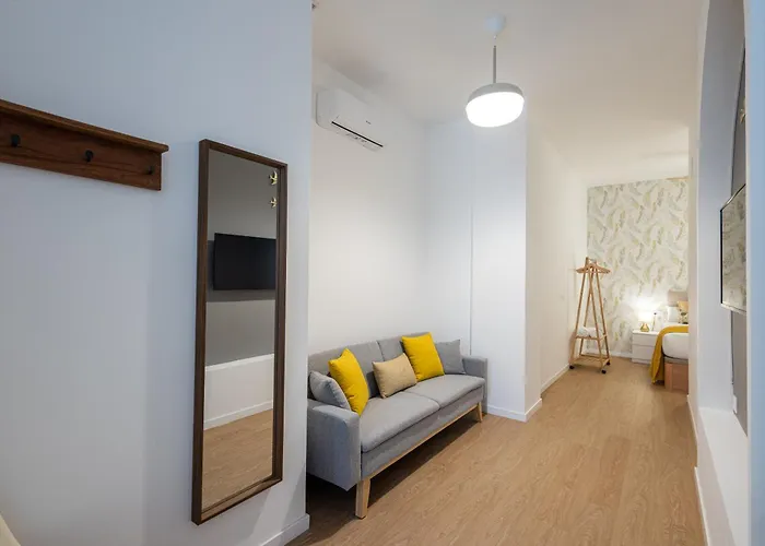 Florit Flats - The Maritim Metro Station Suites